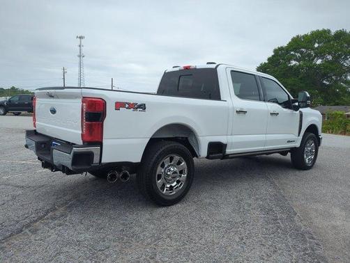 Oxford White 2024 Ford F-250 Lariat