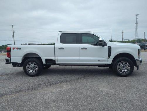 Oxford White 2024 Ford F-250 Lariat