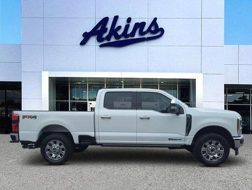 Oxford White 2024 Ford F-250 Lariat