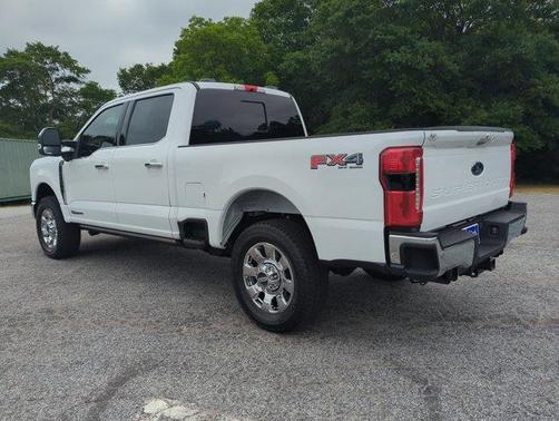 Oxford White 2024 Ford F-250 Lariat