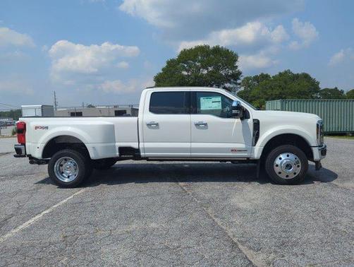 2025 Ford F-450 Lariat