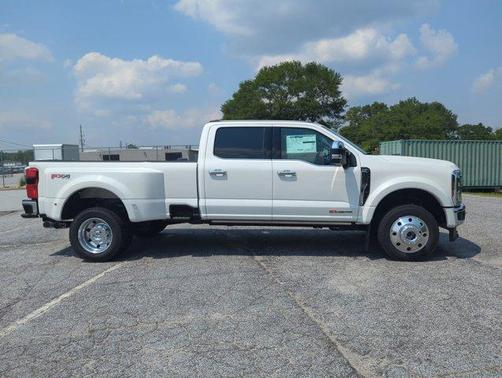 2025 Ford F-450 Lariat
