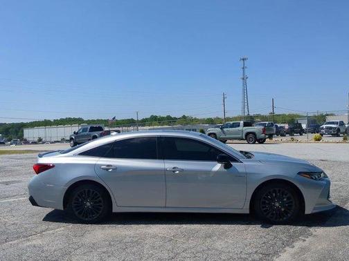 2021 Toyota Avalon Hybrid XSE