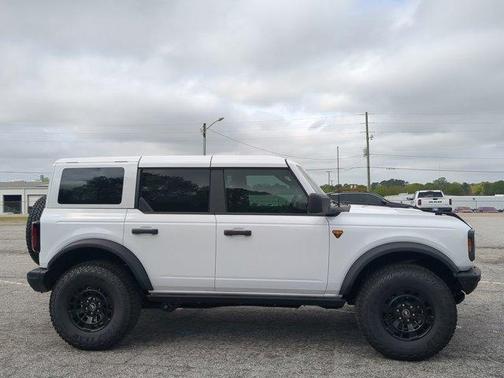Oxford White 2026 Ford Bronco Badlands