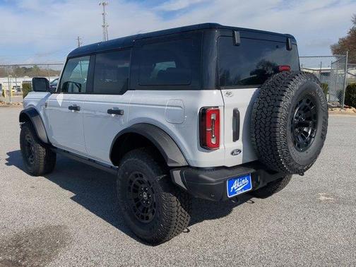 Oxford White 2026 Ford Bronco Badlands