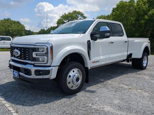 2025 Ford F-450 Lariat