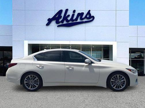 Majestic White 2023 INFINITI Q50 LUXE