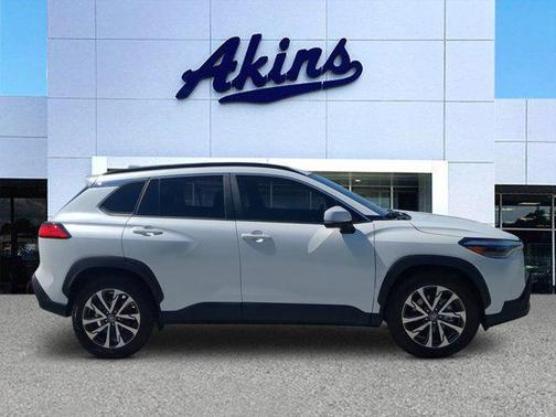 Wind Chill Pearl 2023 Toyota Corolla Cross XLE