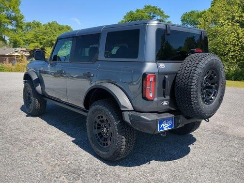 Carbonized Gray 2026 Ford Bronco Badlands