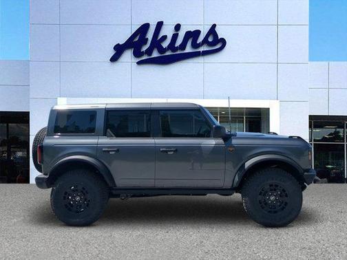 Carbonized Gray 2026 Ford Bronco Badlands