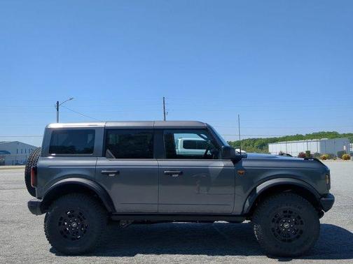 Carbonized Gray 2026 Ford Bronco Badlands