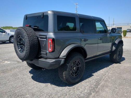 Carbonized Gray 2026 Ford Bronco Badlands
