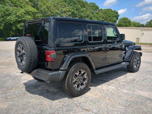 Black Clearcoat 2024 Jeep Wrangler Sahara