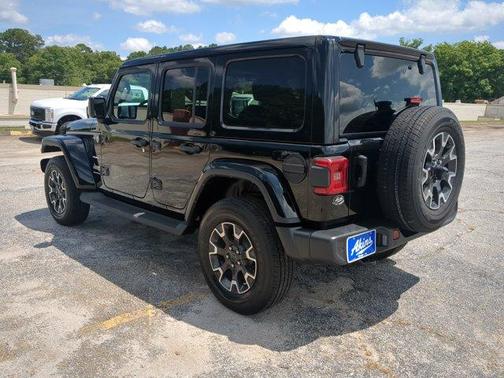 Black Clearcoat 2024 Jeep Wrangler Sahara