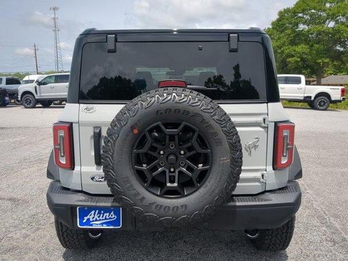 Avalanche Gray 2026 Ford Bronco Badlands