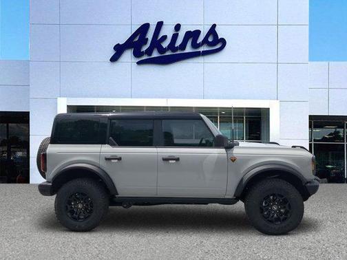 Avalanche Gray 2026 Ford Bronco Badlands