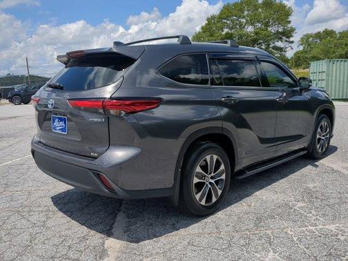 2022 Toyota Highlander Hybrid XLE