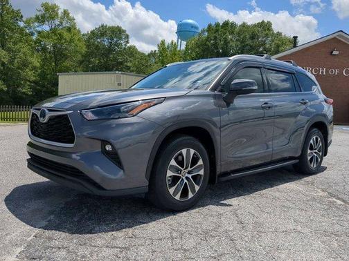 2022 Toyota Highlander Hybrid XLE