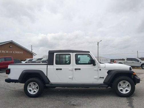 2022 Jeep Gladiator Sport
