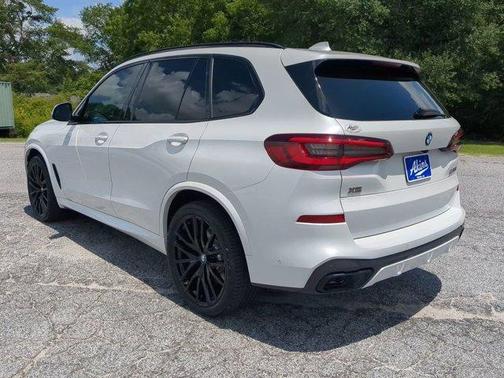 2022 BMW X5 M50i