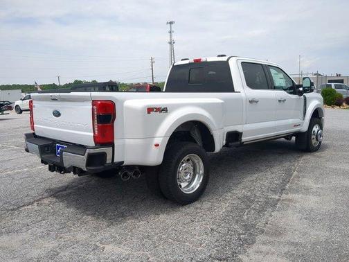 2025 Ford F-450 Lariat