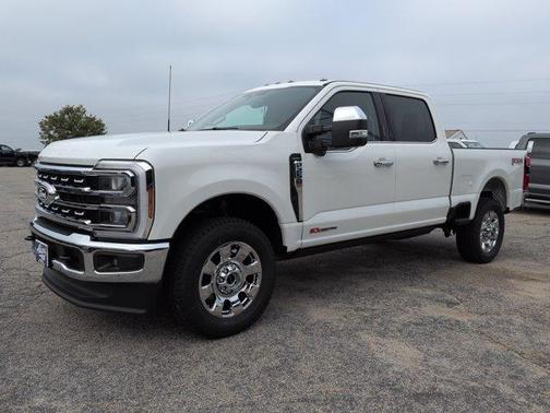 Star White 2027 Ford F-250 Lariat