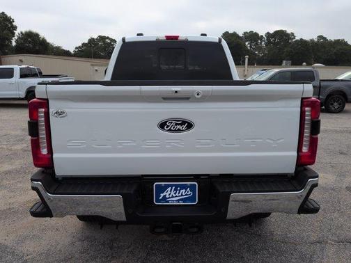 Star White 2027 Ford F-250 Lariat