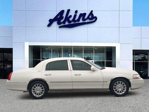 2006 Lincoln Town Car Signature
