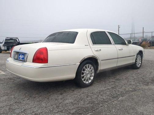 2006 Lincoln Town Car Signature