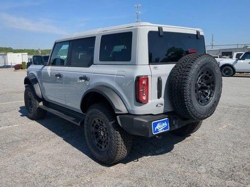 Avalanche Gray 2026 Ford Bronco Outer Banks