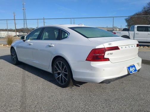 2018 Volvo S90 T5 Momentum