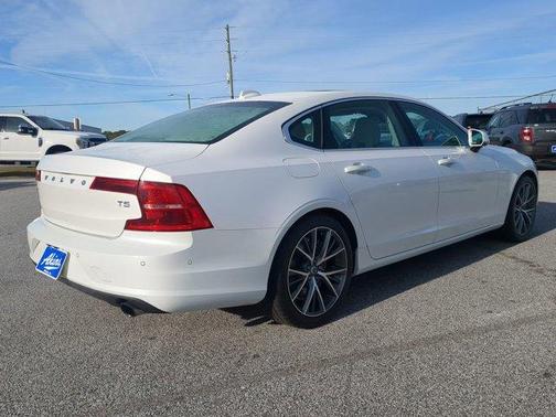 2018 Volvo S90 T5 Momentum