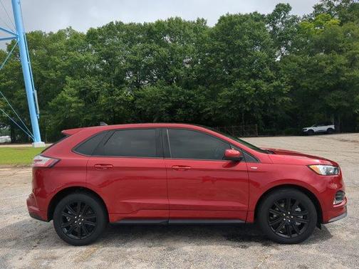 Rapid Red Metallic Tinted Clearcoat 2022 Ford Edge ST-Line