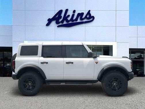 Oxford White 2026 Ford Bronco Badlands