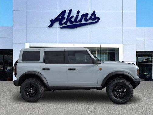 Avalanche Gray 2026 Ford Bronco Badlands