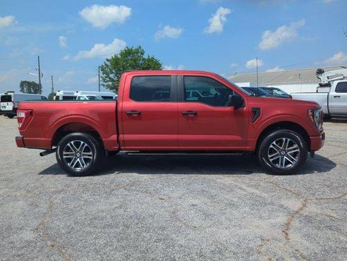 Hot Pepper Red Metallic Tinted Clearcoat 2023 Ford F-150 XL