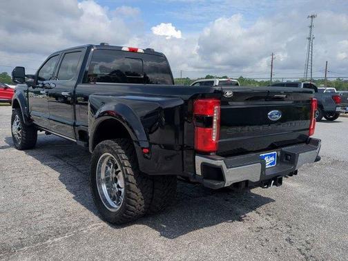 2023 Ford F-450 Lariat