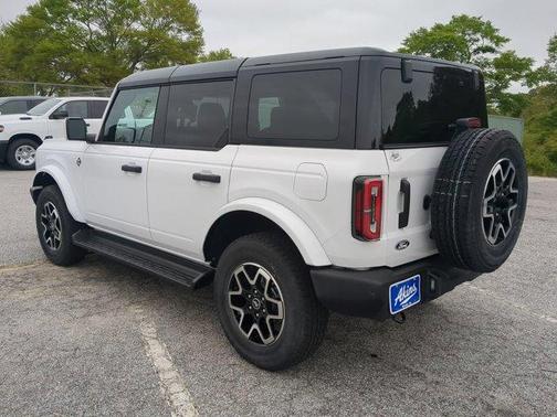 Oxford White 2026 Ford Bronco Outer Banks