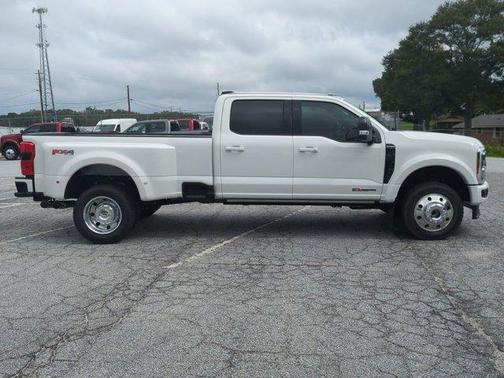 2025 Ford F-450 Platinum