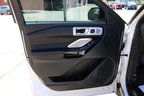 Star White Metallic Tri-Coat 2023 Ford Explorer Platinum