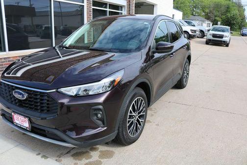 Cinnabar Red 2023 Ford Escape PHEV SE