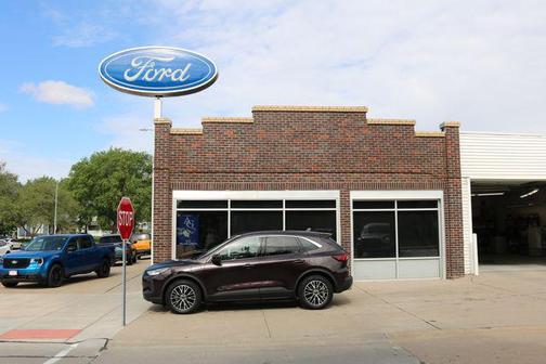 Cinnabar Red 2023 Ford Escape PHEV SE