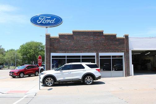 White Metallic 2020 Ford Explorer Platinum