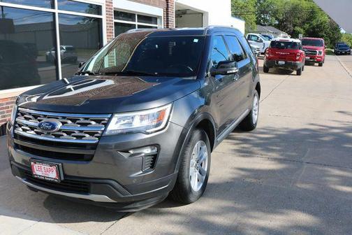 Magnetic Metallic 2018 Ford Explorer XLT