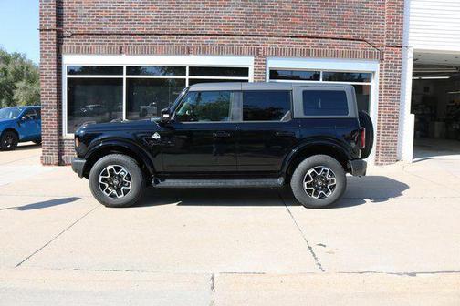 Shadow Black 2025 Ford Bronco Outer Banks