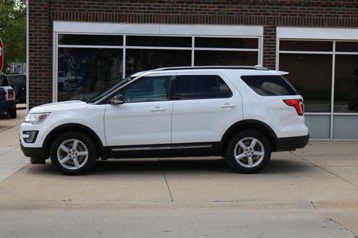 Oxford White 2017 Ford Explorer XLT