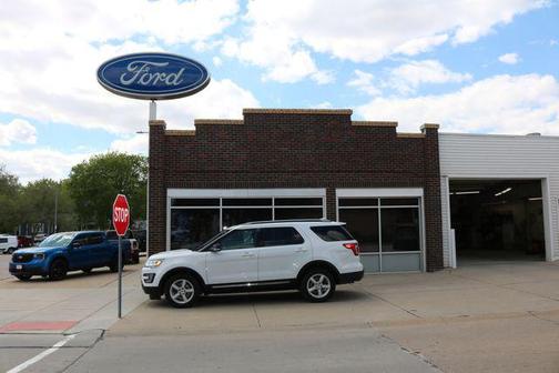 Oxford White 2017 Ford Explorer XLT