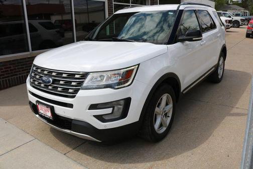Oxford White 2017 Ford Explorer XLT