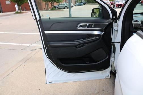 Oxford White 2017 Ford Explorer XLT