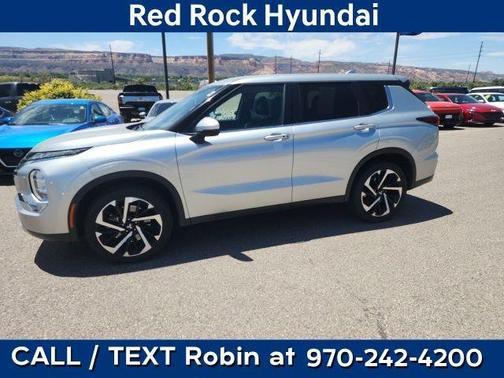 Silver 2024 Mitsubishi Outlander SE